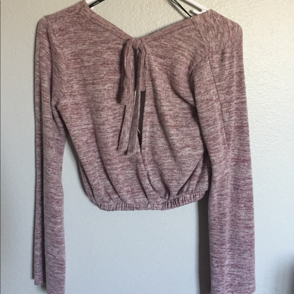 Deep neck line sweater - Picture 4 of 4